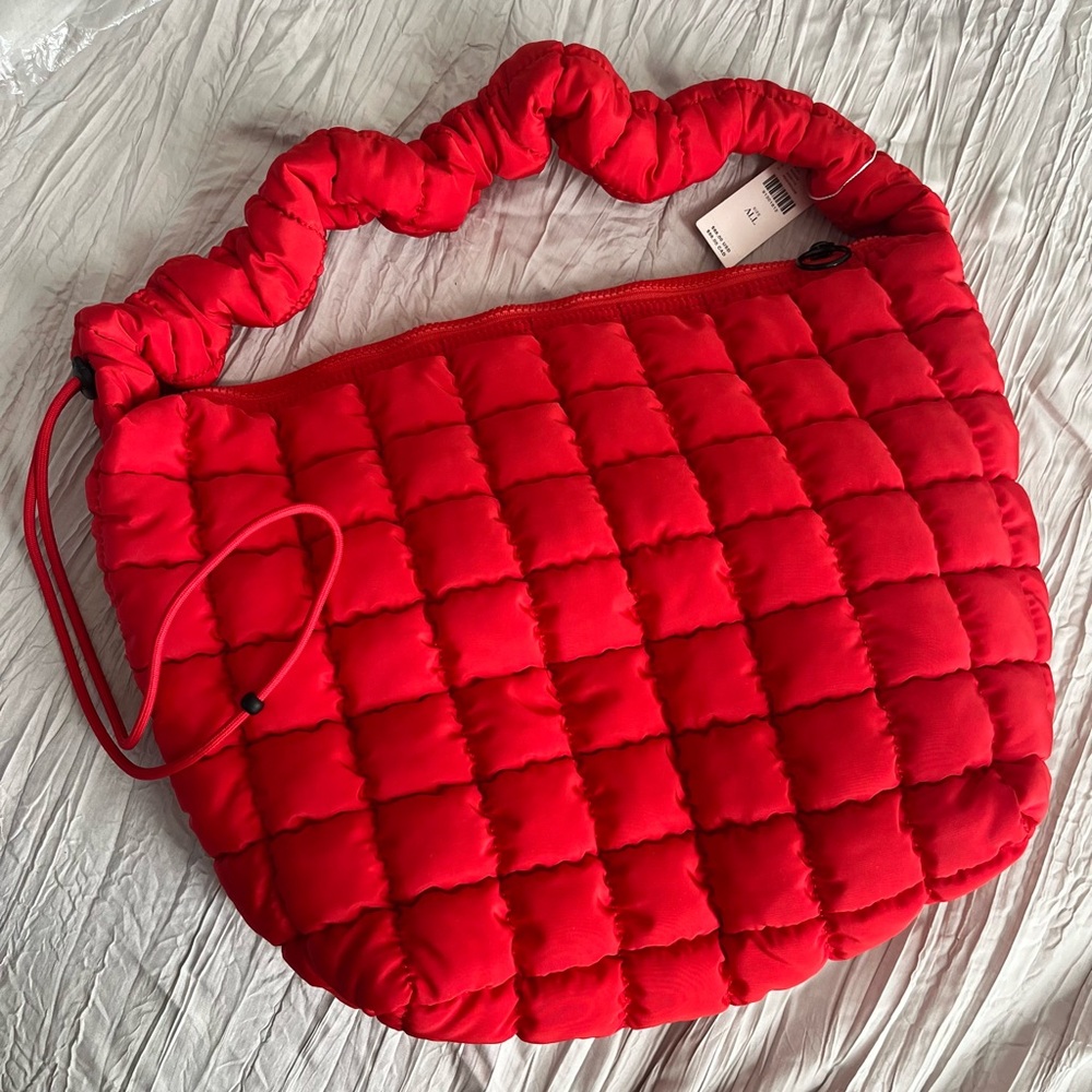 Anthropologie quilted - puffy bag with scrunchy handle- bright, roomy, fun! NWT - Picture 4 of 9